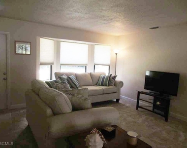 1510 Se 11th Place - Photo Thumbnail 2