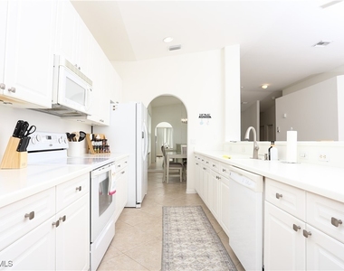 1937 Crestview Way - Photo Thumbnail 10