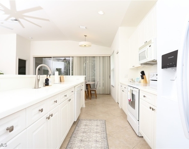 1937 Crestview Way - Photo Thumbnail 11