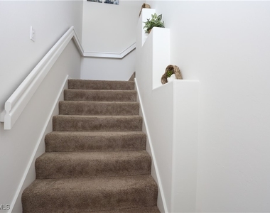 1937 Crestview Way - Photo Thumbnail 5