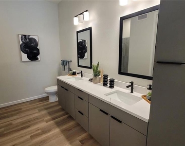10215 Estuary Lakes Drive - Photo Thumbnail 5