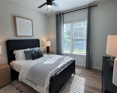 10215 Estuary Lakes Drive - Photo Thumbnail 3