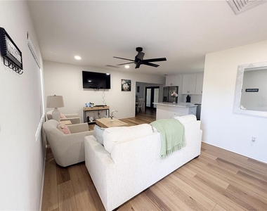 3054 Adrian Avenue - Photo Thumbnail 6