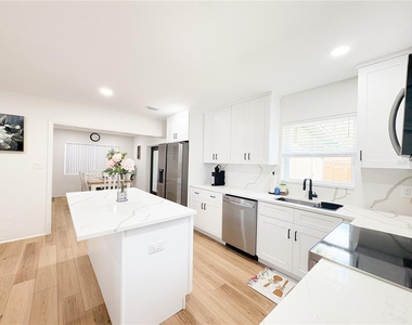 3054 Adrian Avenue - Photo Thumbnail 10