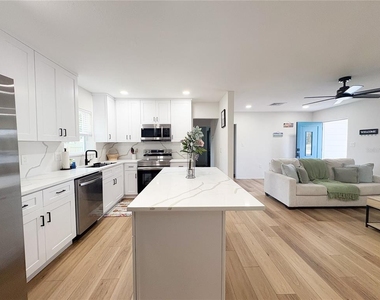3054 Adrian Avenue - Photo Thumbnail 9