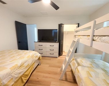 3054 Adrian Avenue - Photo Thumbnail 18