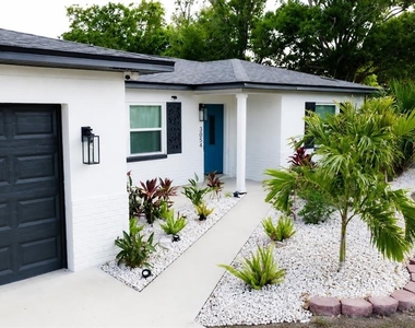 3054 Adrian Avenue - Photo Thumbnail 8