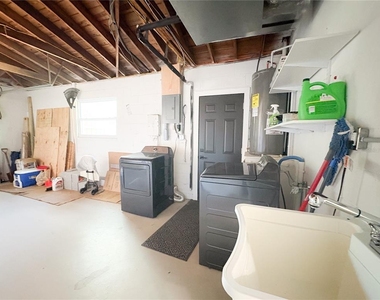 3054 Adrian Avenue - Photo Thumbnail 30