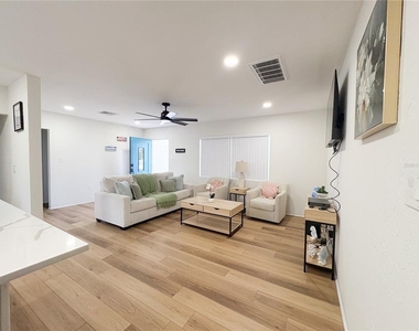 3054 Adrian Avenue - Photo Thumbnail 11