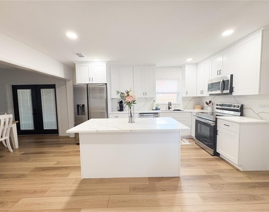 3054 Adrian Avenue - Photo Thumbnail 14