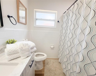 3054 Adrian Avenue - Photo Thumbnail 20