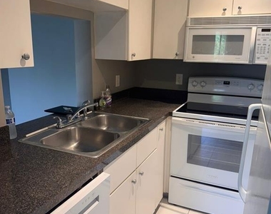 1132 S Pine Ridge Circle - Photo Thumbnail 7