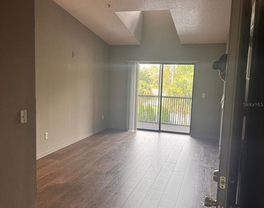 1132 S Pine Ridge Circle - Photo Thumbnail 3