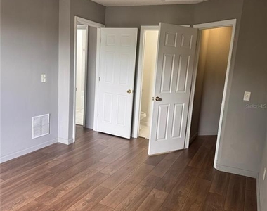 1132 S Pine Ridge Circle - Photo Thumbnail 19