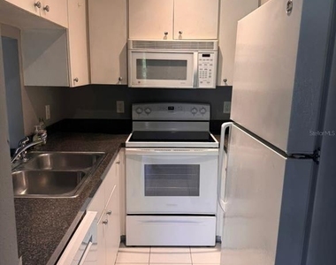 1132 S Pine Ridge Circle - Photo Thumbnail 8