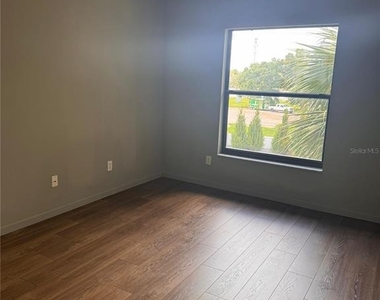 1132 S Pine Ridge Circle - Photo Thumbnail 17