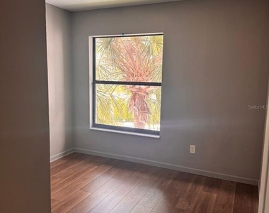 1132 S Pine Ridge Circle - Photo Thumbnail 11