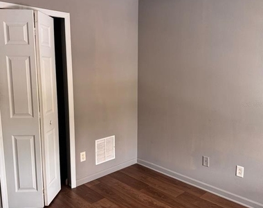 1132 S Pine Ridge Circle - Photo Thumbnail 12