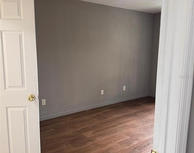 1132 S Pine Ridge Circle - Photo Thumbnail 18