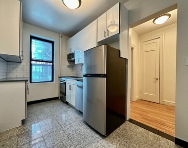 282 Cabrini Boulevard - Photo Thumbnail 5
