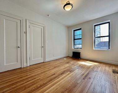 282 Cabrini Boulevard - Photo Thumbnail 3