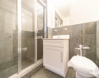 East 79th Street - Photo Thumbnail 4