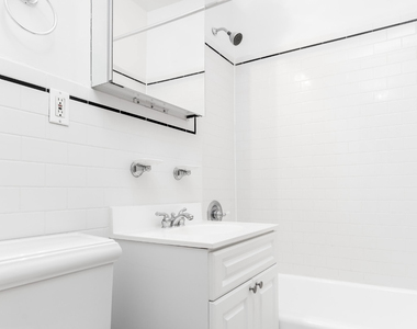 East 84th Street - Photo Thumbnail 4