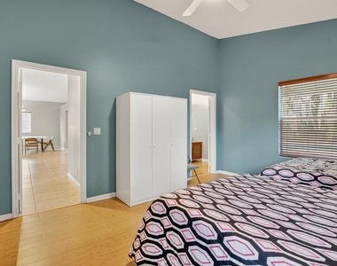 3511 Nw 4th Avenue - Photo Thumbnail 13