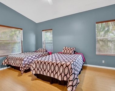 3511 Nw 4th Avenue - Photo Thumbnail 12