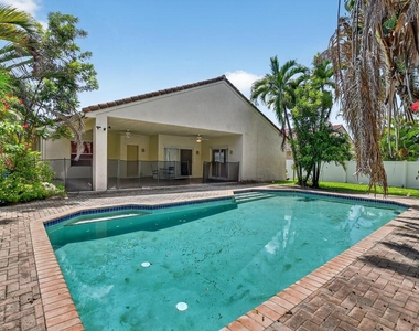 3511 Nw 4th Avenue - Photo Thumbnail 1