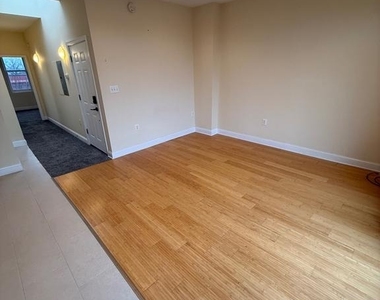 532 8th Street Se - Photo Thumbnail 3