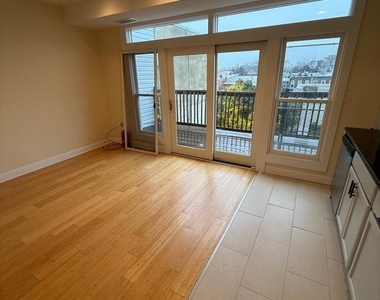 532 8th Street Se - Photo Thumbnail 4