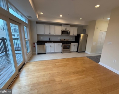 532 8th Street Se - Photo Thumbnail 2