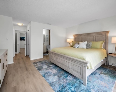 5026 Coquina Key Drive Se - Photo Thumbnail 13