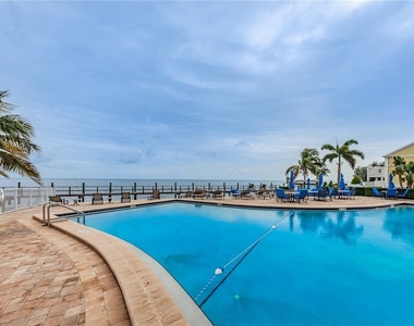 5026 Coquina Key Drive Se - Photo Thumbnail 32