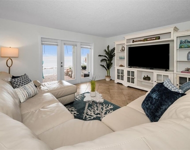 5026 Coquina Key Drive Se - Photo Thumbnail 2