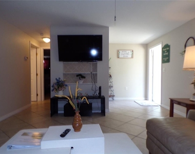 182 Chelsea Court Nw - Photo Thumbnail 2