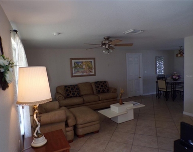 182 Chelsea Court Nw - Photo Thumbnail 1