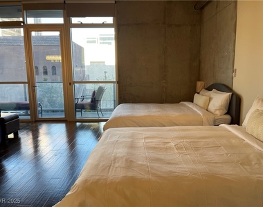 353 E Bonneville Avenue - Photo Thumbnail 7