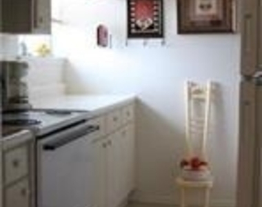 711 Glenoak Drive - Photo Thumbnail 9
