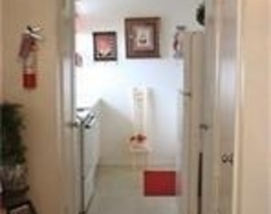711 Glenoak Drive - Photo Thumbnail 8
