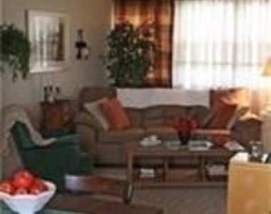 711 Glenoak Drive - Photo Thumbnail 7