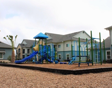 711 Glenoak Drive - Photo Thumbnail 2