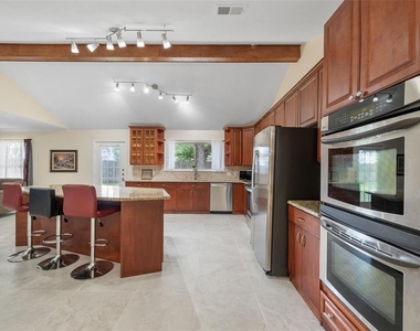14702 Westway Lane - Photo Thumbnail 5