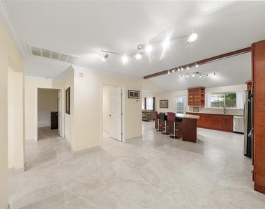 14702 Westway Lane - Photo Thumbnail 10