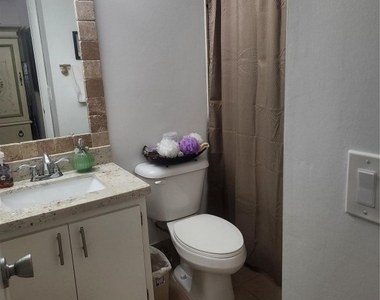 7500 Nw 4th Place - Photo Thumbnail 15