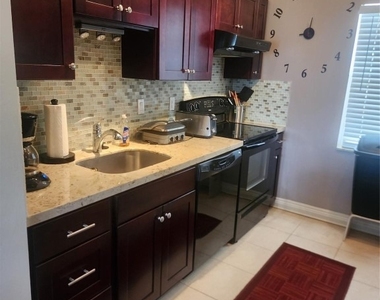 7500 Nw 4th Place - Photo Thumbnail 3