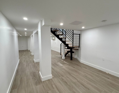 1023 Putnam Avenue - Photo Thumbnail 11