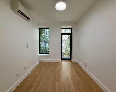 1023 Putnam Avenue - Photo Thumbnail 2