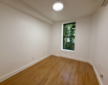 1023 Putnam Avenue - Photo Thumbnail 5